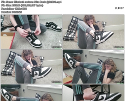 Elizabeth reviews Nike Dunk